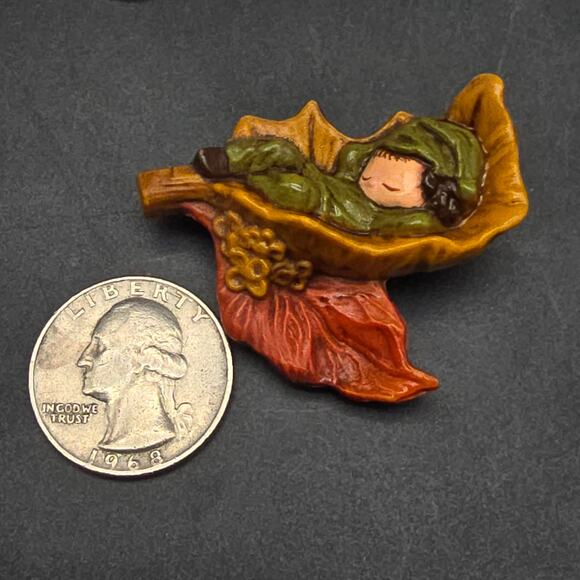 Hallmark 1978 Pixie Elf In Leaf Brooch Vintage Plastic Falll Jewelry - Picture 2 of 6